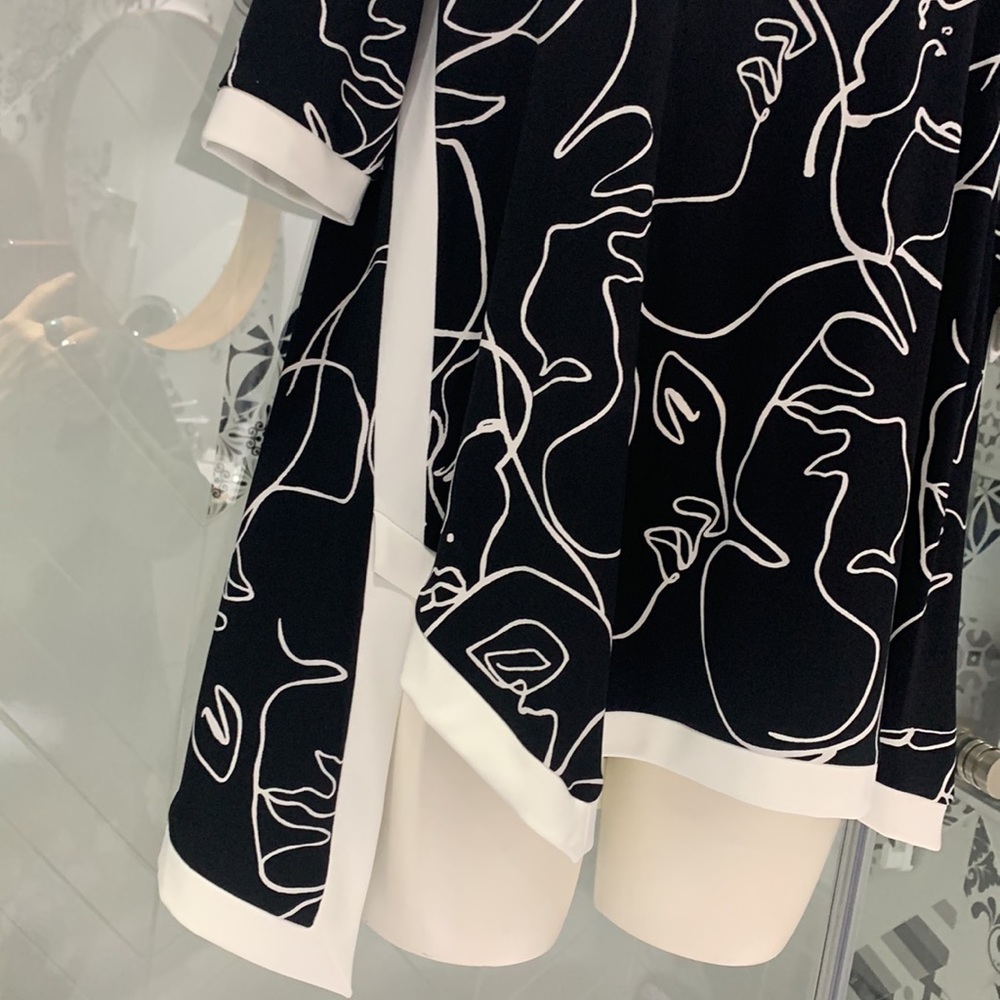 NWT🌺Made in🇨🇦Beautiful JR Modern Abstract Tunic - Picture 14 of 15